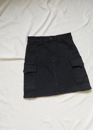 Черная мини юбка карго с карманами prettylittlething 1+1=34 фото