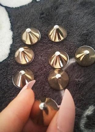 Набор заклёпок декор пирамиды