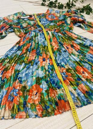 Роскошное платье плиссе в цветочный принт6 фото
