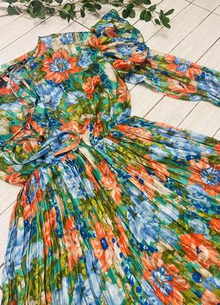 Роскошное платье плиссе в цветочный принт7 фото
