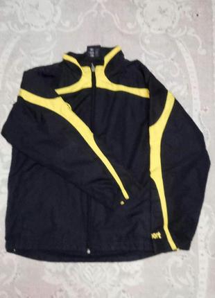 Курточка-ветревка для мальчика!размер 130-170.цена 225 грн