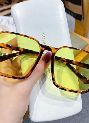 Солнцезащитные очки квадратной формы леопардовые в пятеночку желто черные женские с желтыми линзами очки1 фото