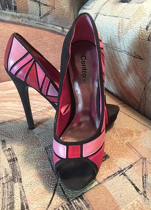 Туфлі рожево-червоні