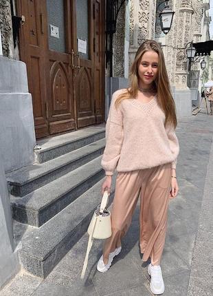 Пуловер в світлому пудровом кольорі з мякгой пряжі з альпака.2 фото