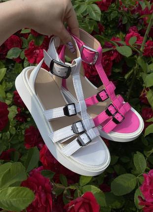 Босоніжки літо жіночі модні на низькому ходу натуральні босоніжки зручні