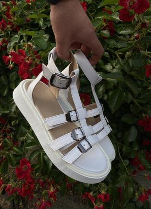 Босоніжки літо жіночі модні на низькому ходу натуральні босоніжки зручні