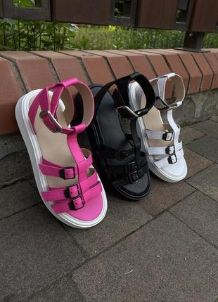 Босоніжки літо жіночі модні на низькому ходу натуральні босоніжки зручні