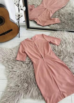 Нежно розовое приталенное платье футляр5 фото