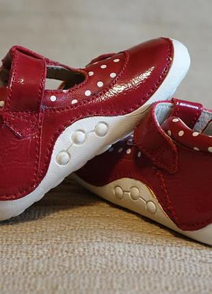 М'які шкіряні мокасини вишневого кольору clarks first shoes англія 19 р.