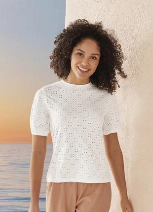 Жіноча футболка вишивкою люверсами, розмір l/xl, колір білий