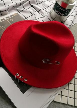 Шляпа унисекс фетровая федора с устойчивыми полями и металлическим декором красная1 фото