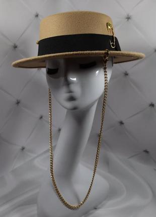Шляпа женская канотье calabria с металлическим декором и цепочкой бежевая7 фото