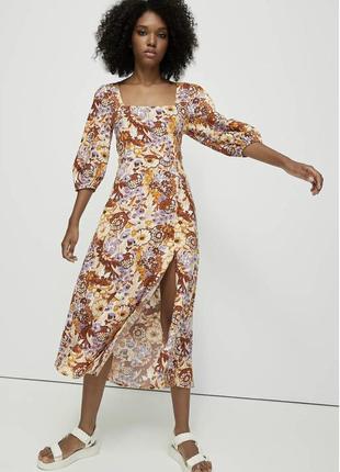 Віскозна сукня плаття stradivarius з розрізом у квітковий принт розмір м-л стиль бохо
