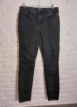 Фирменные стрейчевые джинсы