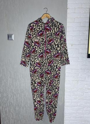 Флисовая кигуруми цельная пижама слип в прикольный леопардовый принт disney, m-l