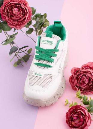 Женские белые кроссовки с зелеными шнурками5 фото