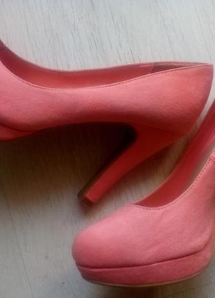 Красивые туфли new look 37-38 раз.