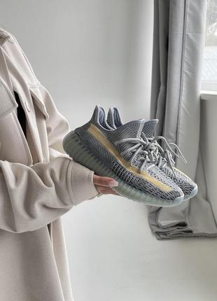 Женские кроссовки  adidas yeezy boost 350 v2 ash blue