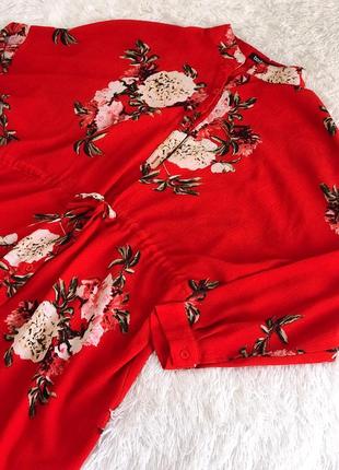 Яскраве червоне плаття в кольорах на зав'язці boohoo2 фото