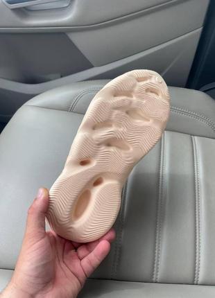 Кросівки жіночі  adidas yeezy foam runner sand beige (no logo)5 фото