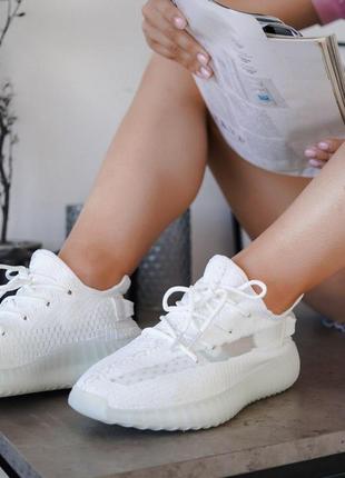 Мужские и женские кроссовки  adidas yeezy boost 350 v2 triple / white