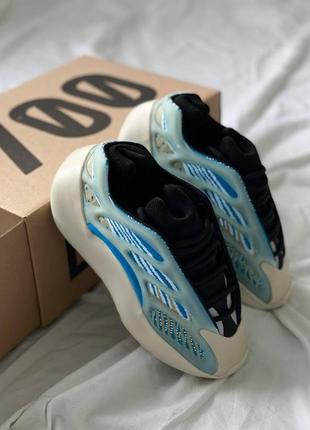 Мужские и женские кроссовки   adidas yeezy boost 700 v3  адидас изи буст2 фото