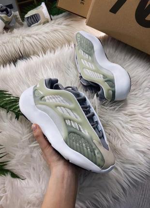 Жіночі кросівки adidas yeezy boost 700 v3 white tan gray