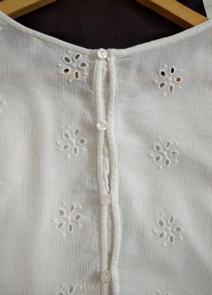 Белая натуральная блузка в прошву, с кружевом4 фото