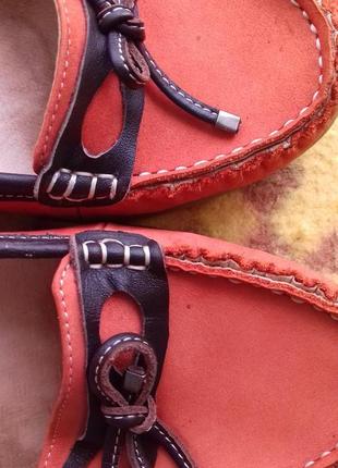 Яркие натуральные удобные туфли на танкетке, нубук3 фото