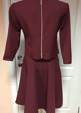 Женский костюм празднично-деловой бордового цвета, размеры:42,442 фото