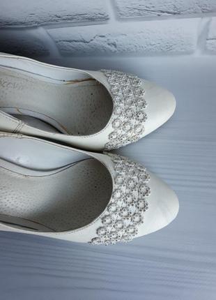 Удобные белые туфли свадебные2 фото