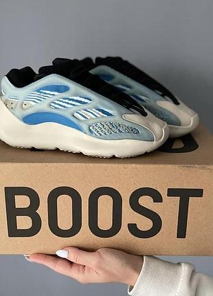 Женские кроссовки  adidas yeezy boost 700 v3 blue