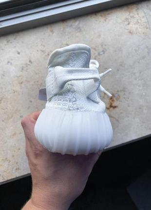 Мужские и женские кроссовки    adidas yeezy 350 v2   адидас изи буст1 фото