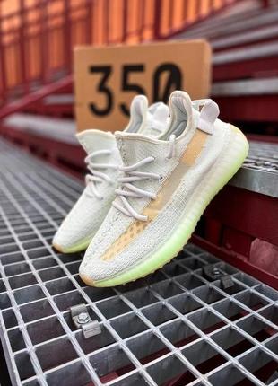 Женские кроссовки adidas  yeezy 350 v2 wolf grey/green glow 36