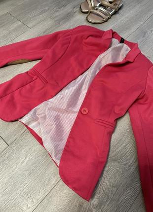 Розовый стильный пиджак с рукавами7 фото