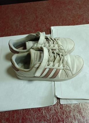 Фирменные кроссовки