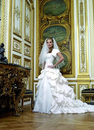 Шикарное свадебное платье myrtille коллекции miss kelly со шлейфом7 фото