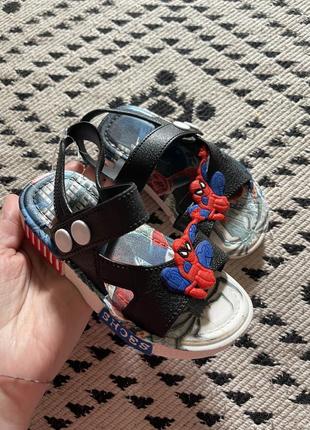 Новые сандали на малыша