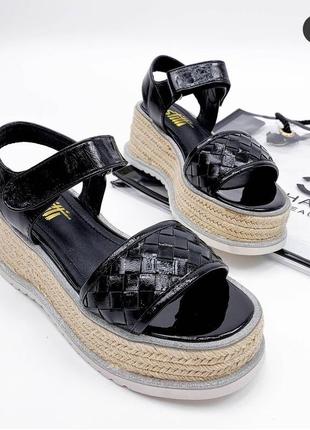 Стильні жіночі босоніжки