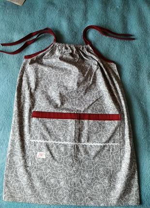 Серый сарафан с цветочным принтом