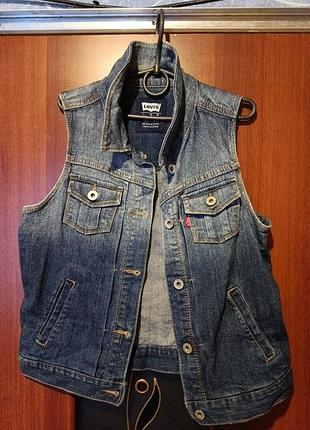 Levi's,жилет унисекс,на рост 152-158