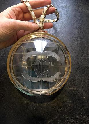 Кругла сумочка в стилі chanel