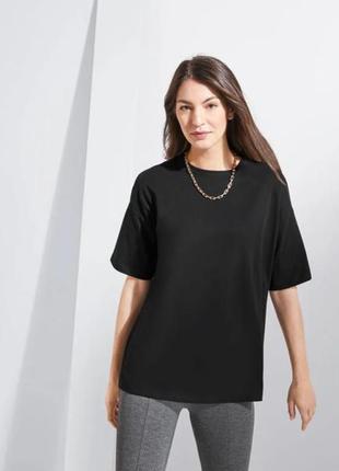 Футболка оверзайз з заниженою лінією плечей