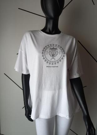 Футболка оверсайз з заниженою лінією плечей