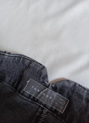 Серые джинсы на высокой посадке4 фото