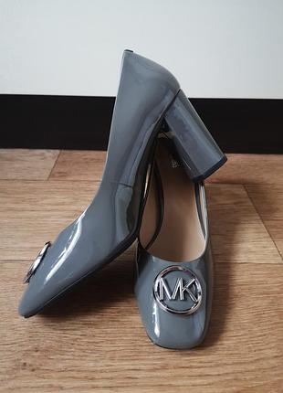 Шкіряні лаковані туфлі michael kors