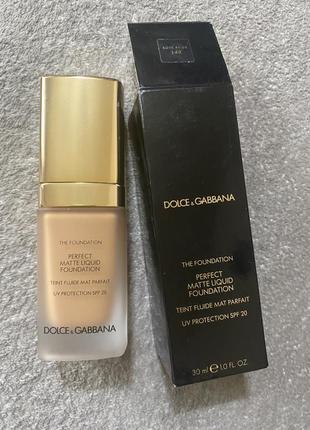 Жидкий матовый тональный крем для лица dolce&gabbana perfect matte liquid foundation spf20