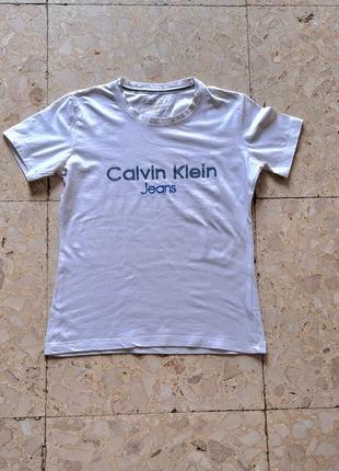 Футболка женская белая Calvin K50K508871 Big & Tall Olivgrön sweatshirt med stor logga для миниатюрной девушки.