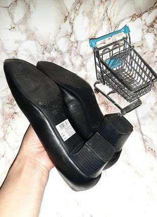 Черные кожаные туфли на средних каблуках9 фото