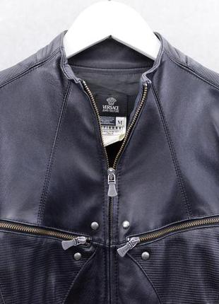 Жiноча шкiряна куртка вiд всесвiтньо вiдомого бренду"versace"